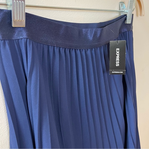 NWT Express navy blue pleated skirt Size XS - Picture 6 of 7